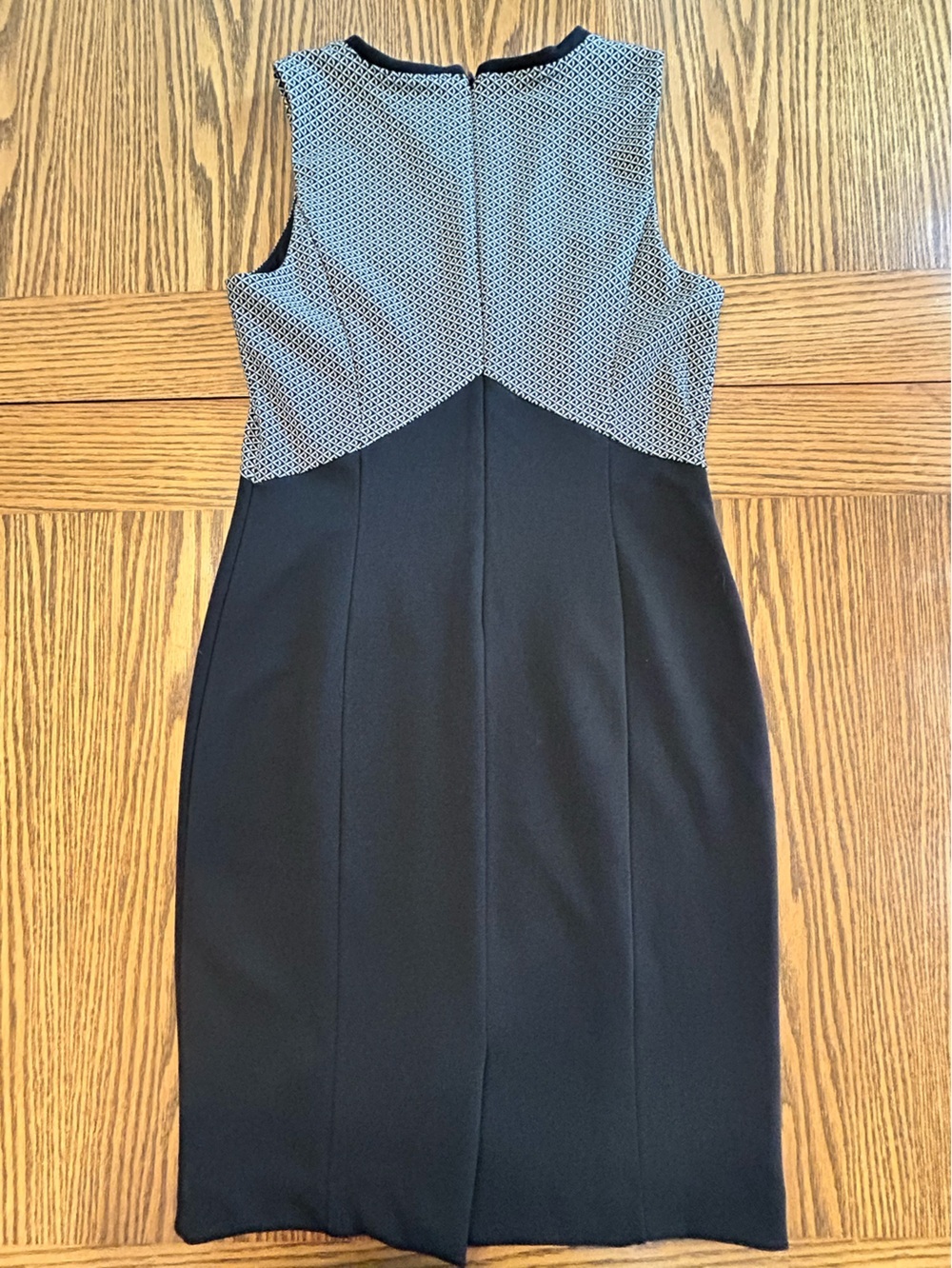 White House Black Market Black & White Fitted Midi Sheath Dress Zip Closure Sz 6 - Picture 3 of 11